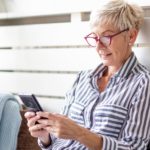 skynews-smartphone-pensioner_4959168