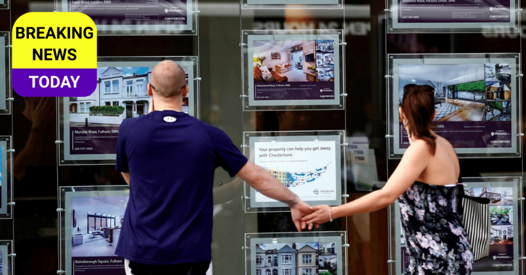 People looking at new houses