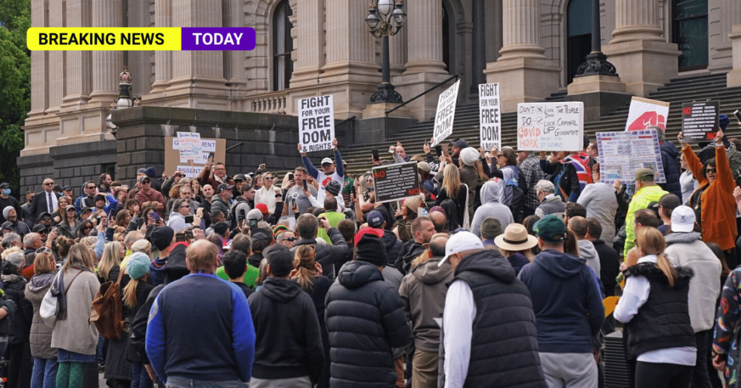 People protesting lockdown