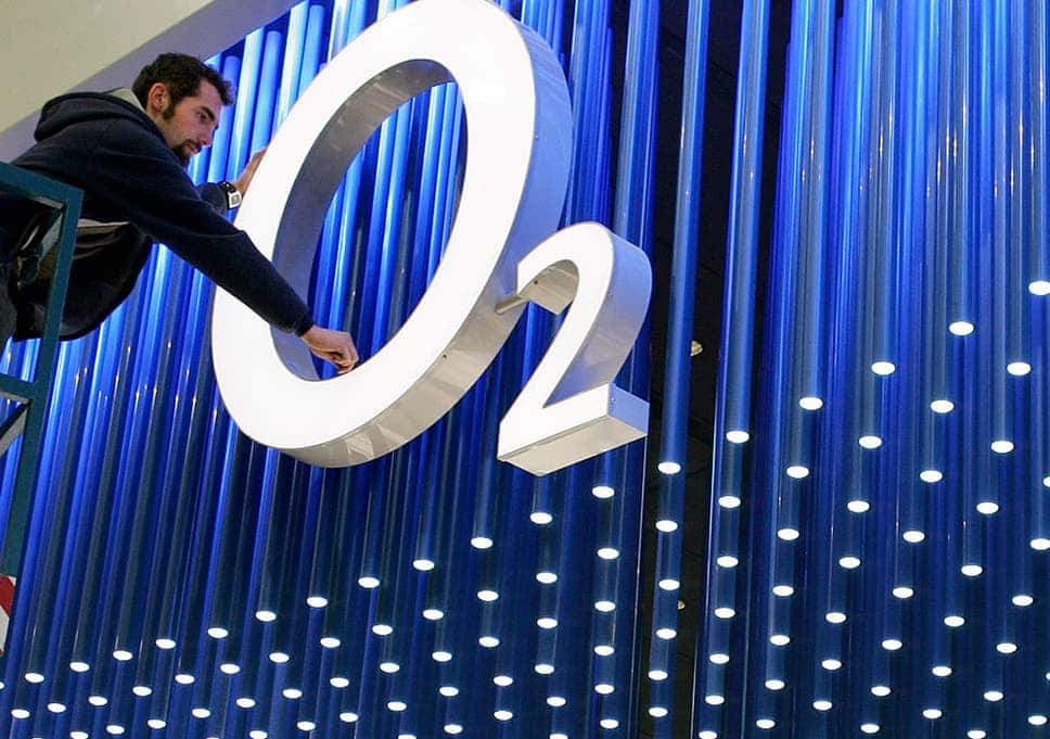 O2 sign installation