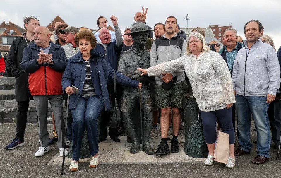 Statue of slave trader Edward Colston retrieved from harbour in Bristol