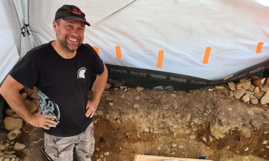 Detectorist 'shaking with happiness' after Bronze Age find