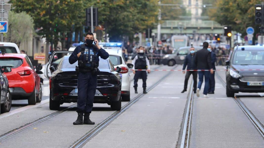 Knife attack in Nice, three die in 'suspected terror attack'