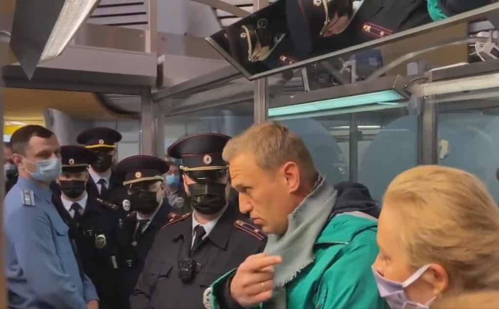 Poisoned Putin opposition arrested after arriving in Moscow