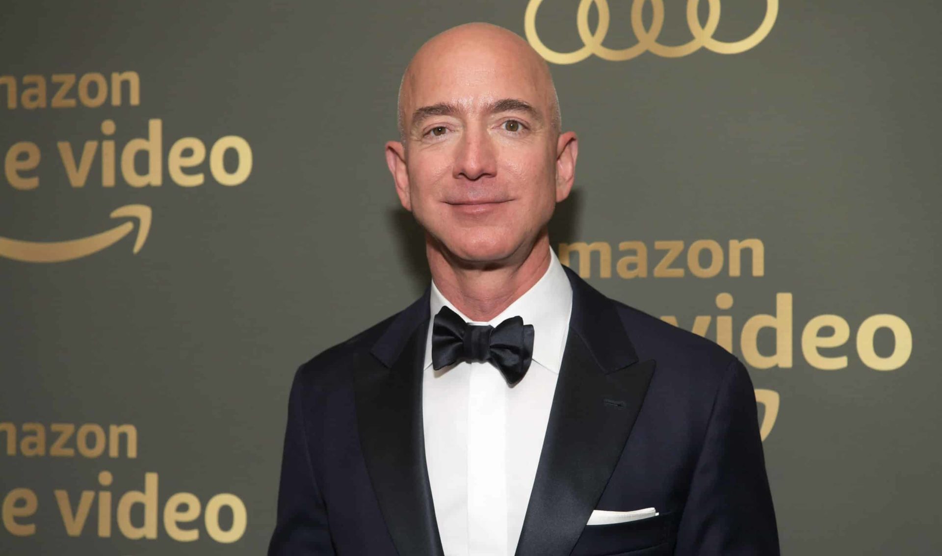 Jeff Bezos to step down as Amazon boss, Christmas sales exceed 100bn