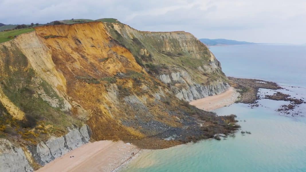 Dorset cliff collapses in biggest UK rockfall for 60 years