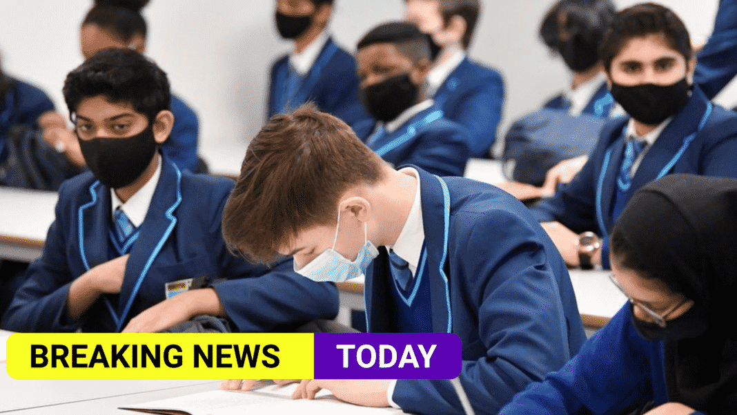 School pupils may need to wear masks again if Covid cases rise